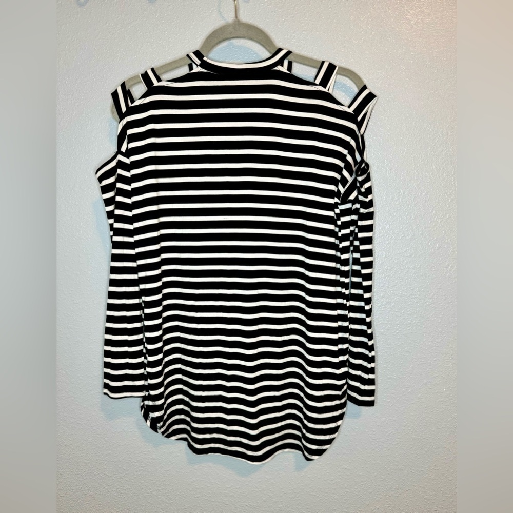 Cherish Women’s Long Sleeve Cold Shoulder Top Sz S NWOT - Picture 6 of 9